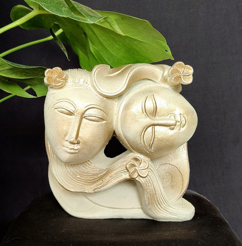 Home Decor: Table - Outdoor Statue. Beautiful and Unique Sculpture of The Dream Couple in stone.